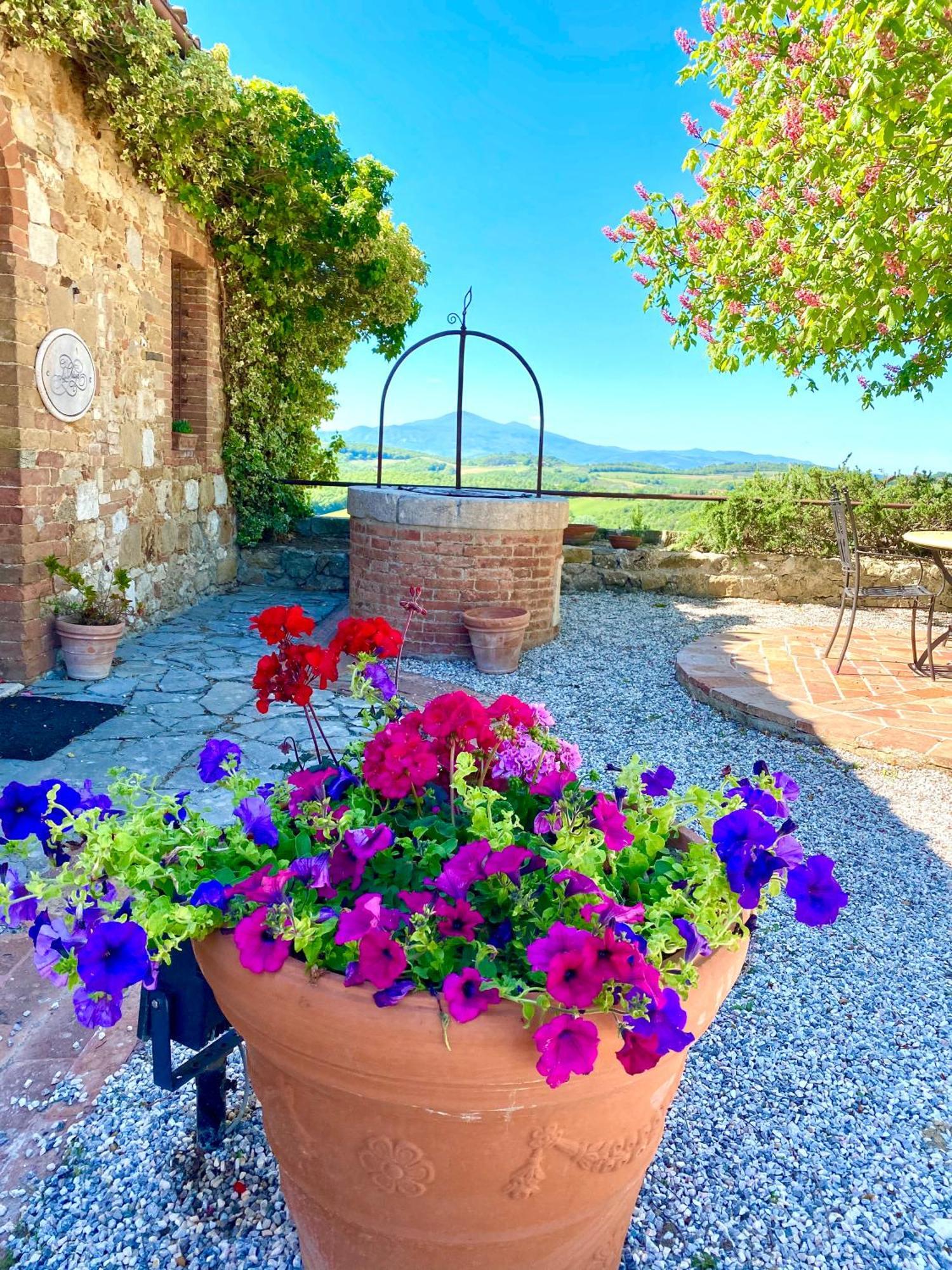 Hotel Lachiusa Tuscany Montefollonico Exterior foto